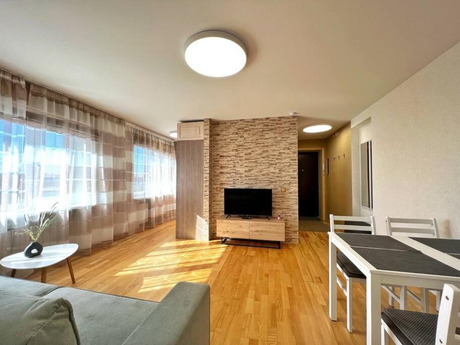 New Apartment With A View In The Town Center Narva Buitenkant foto